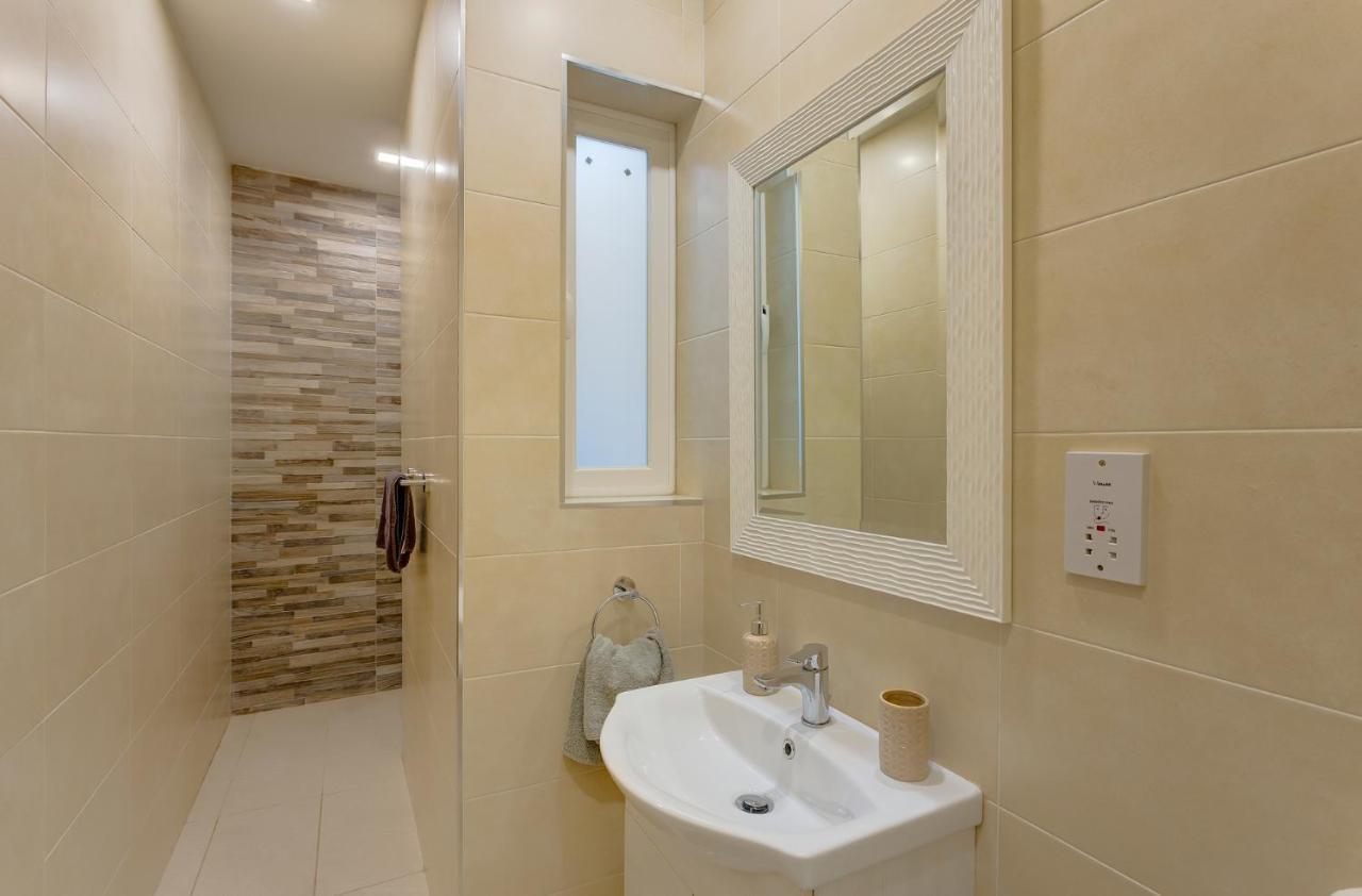 Centric And Modern Penthouse Close To Amenities 음시다 외부 사진