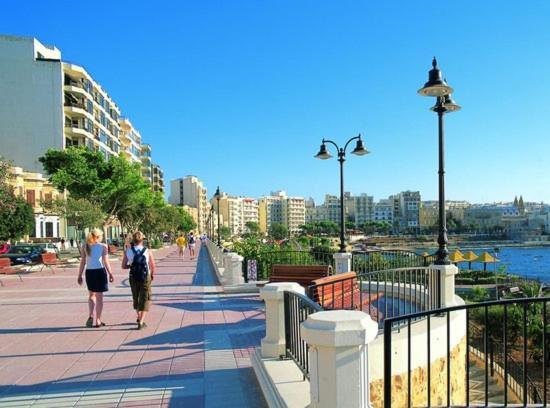 Centric And Modern Penthouse Close To Amenities 음시다 외부 사진